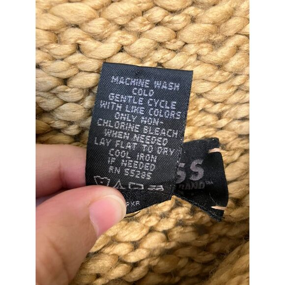 Express World Brand handknit sweater vest - Picture 5 of 5